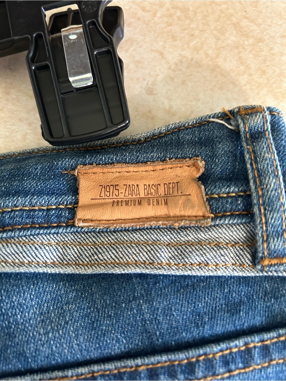 Zara Women's Blue Skinny Jeans with Subtle Fade - Picture 4 of 6